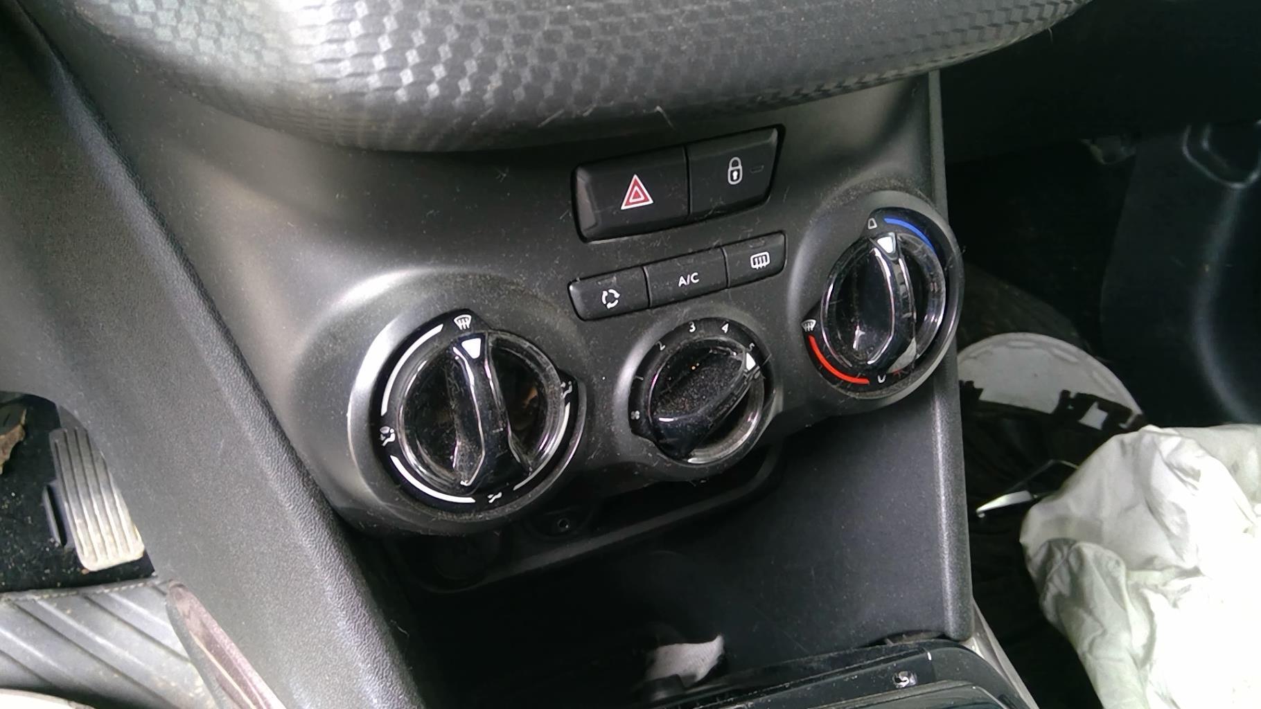 Commande chauffage PEUGEOT 2008 1  - 1