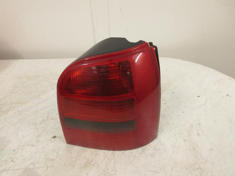 Fanale posteriore principale destro (luci) AUDI A4 1 AVANT PHASE 1 BREAK Diésel - 1