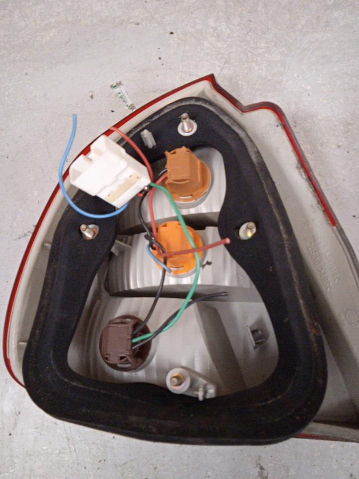 Fanale posteriore principale destro (luci) MITSUBISHI CARISMA PHASE 2 Diésel - 1