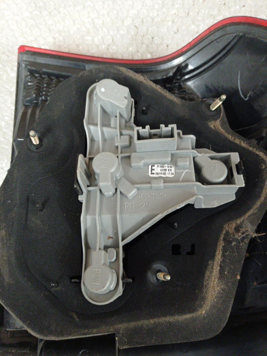 Fanale posteriore principale destro (luci) TOYOTA COROLLA VERSO 2 PHASE 2 Diésel - 1