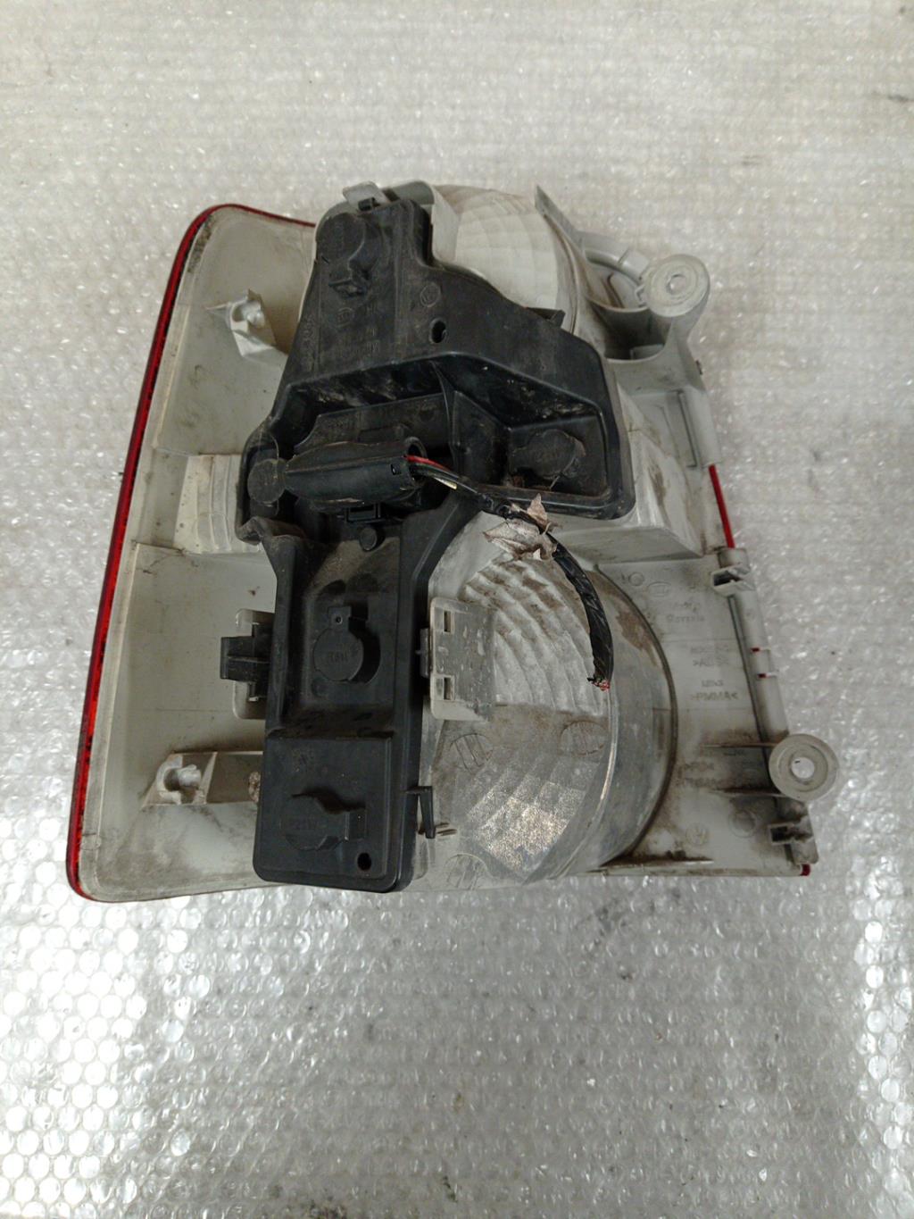 Fanale posteriore principale destro (luci) VOLKSWAGEN TOURAN 1 PHASE 1 Diésel - 1
