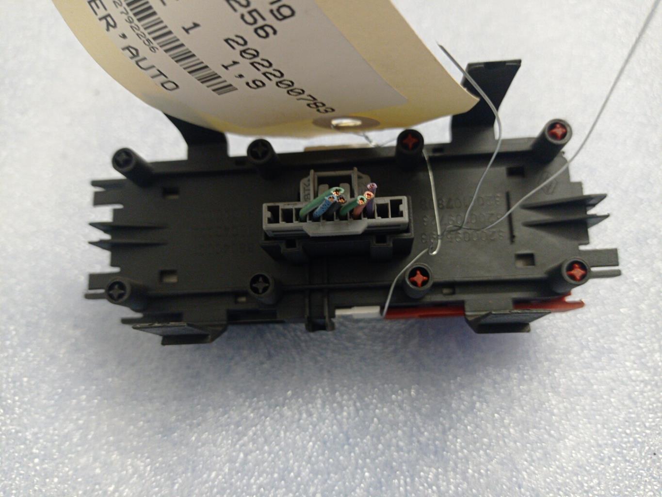 Bouton de warning RENAULT MEGANE 2 PHASE 1 Diesel - 1