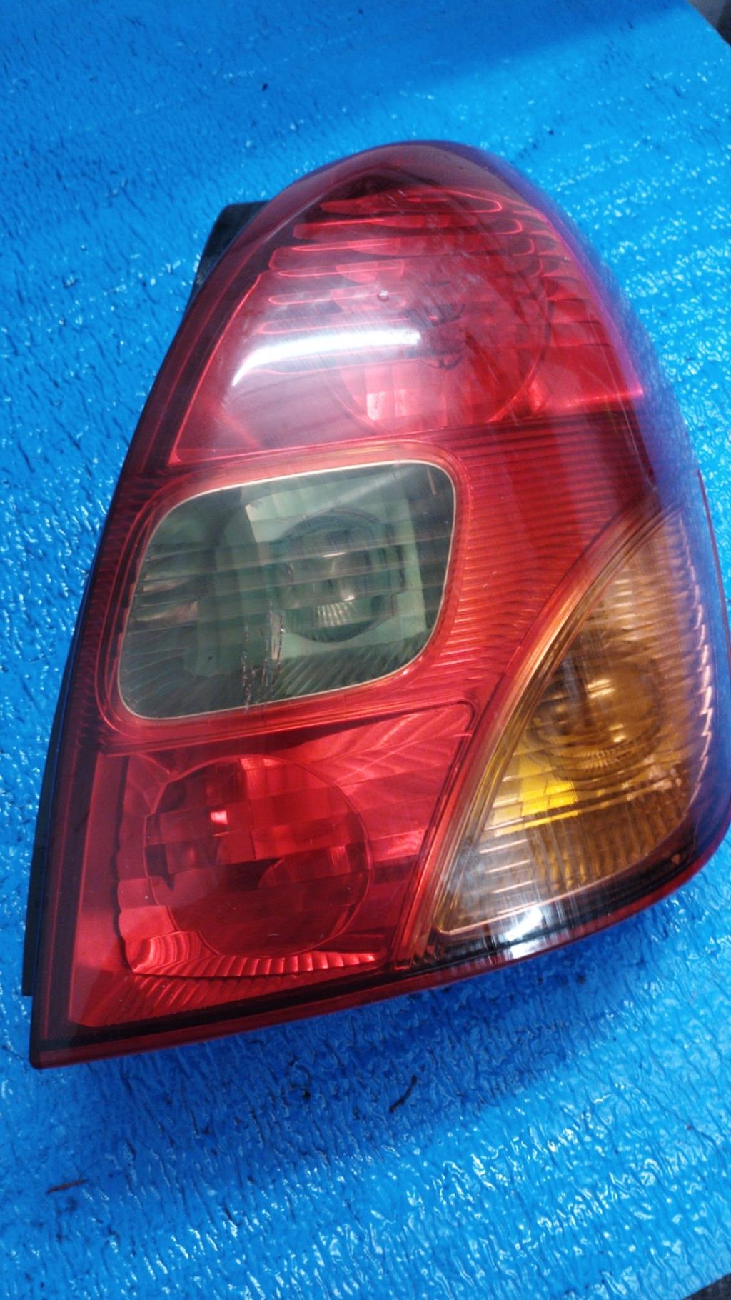 Fanale posteriore principale destro (luci) TOYOTA COROLLA VERSO 1 Diésel - 1