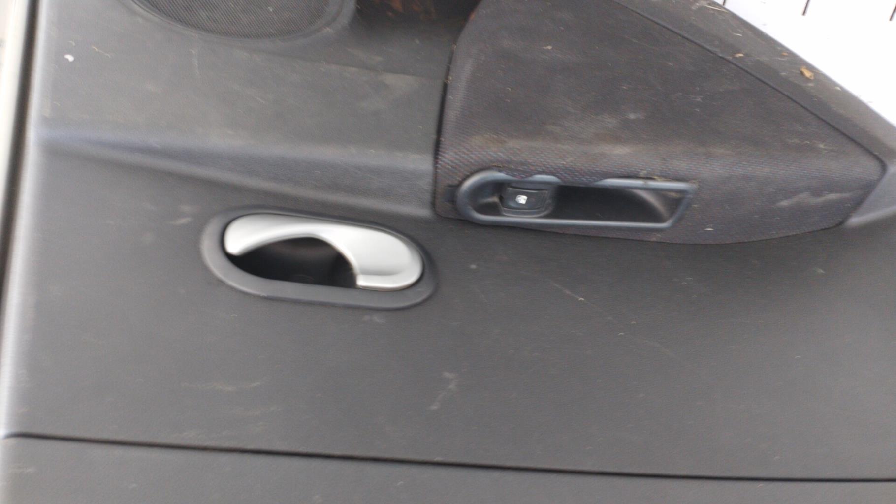 Portiera posteriore sinistra RENAULT CLIO 3 PHASE 1 BREAK Diésel - 1