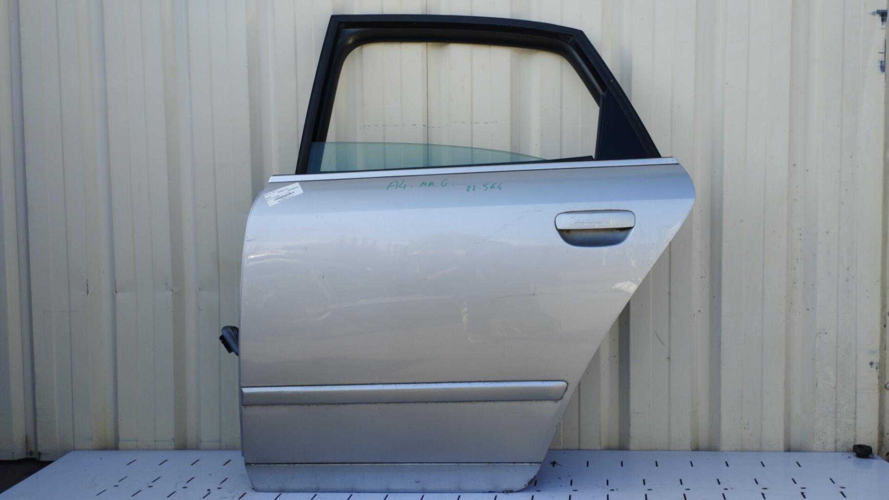 Puerta trasera izquierda AUDI A4 2 PHASE 1 Diésel - 1