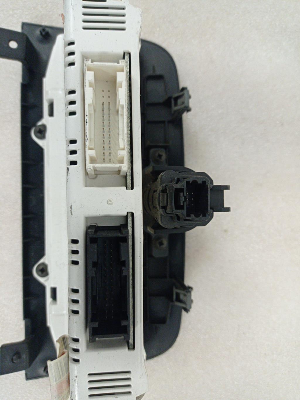 Commande chauffage FORD FIESTA 5 PHASE 2 Diesel - 1