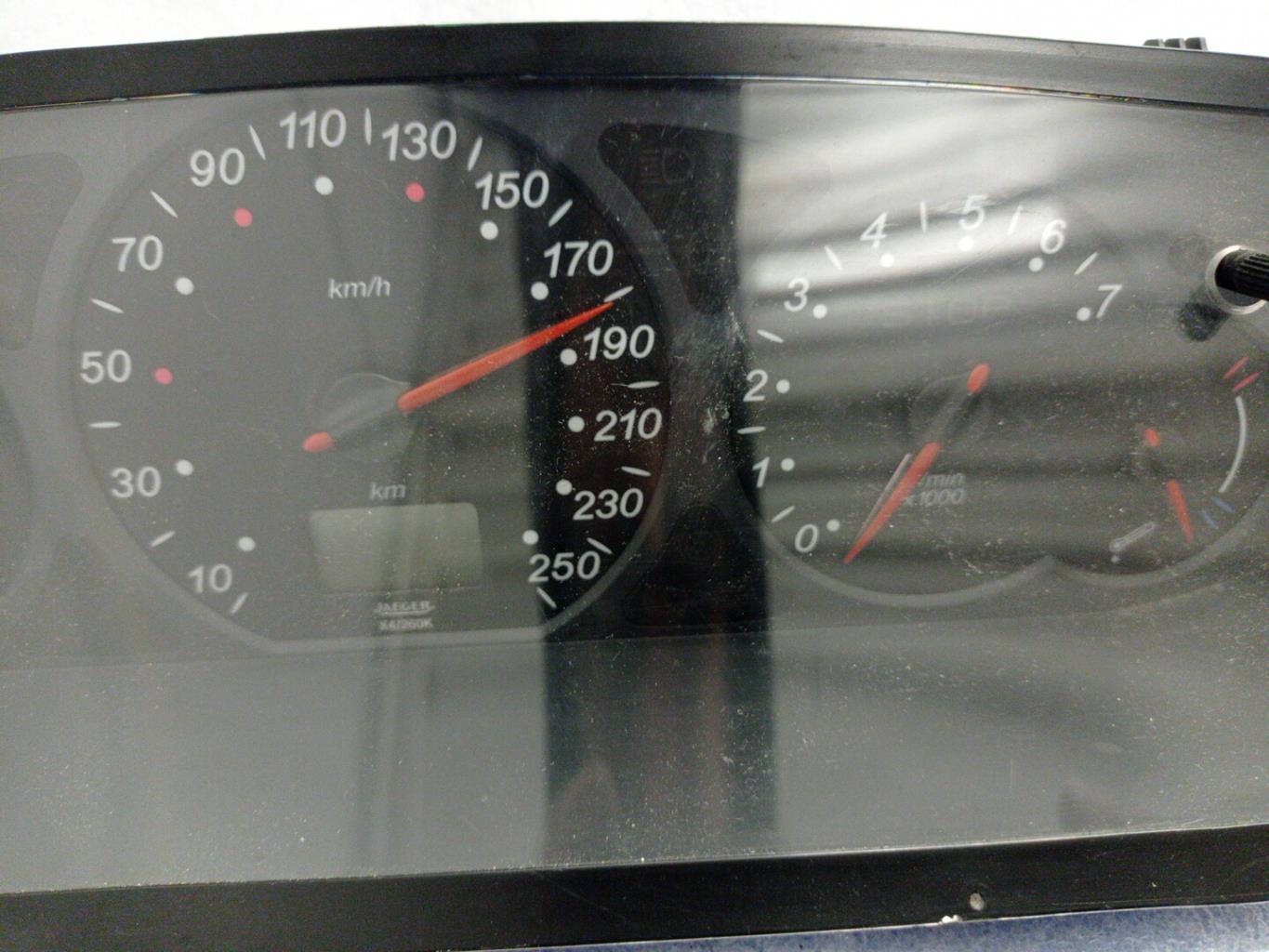 Compteur CITROEN C5 1 PHASE 1 BREAK Diesel - 1