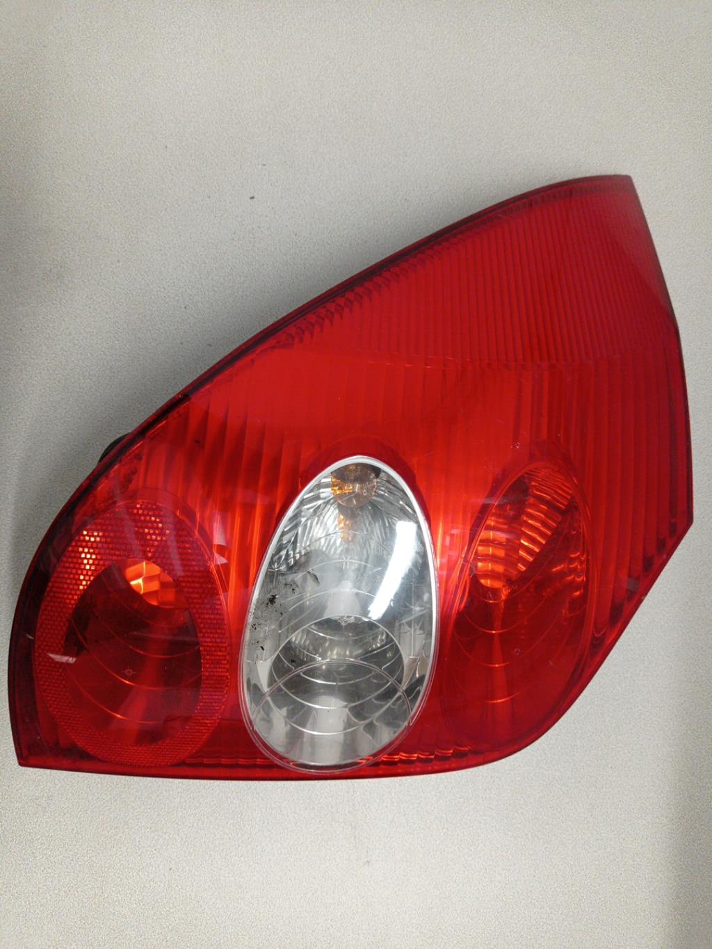 Fanale posteriore principale sinistro (luci) RENAULT LAGUNA 2 PHASE 2 BREAK Diésel - 1