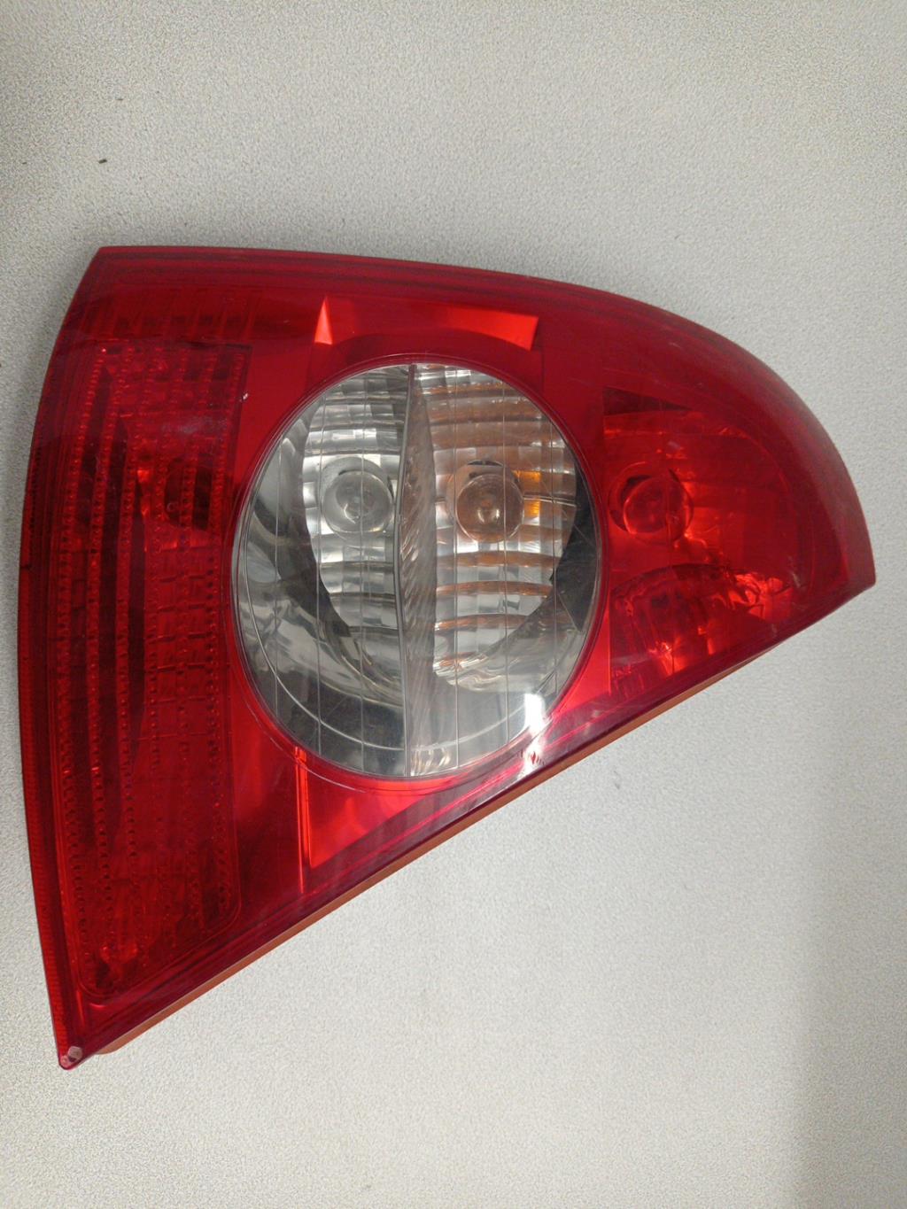 Fanale posteriore principale sinistro (luci) RENAULT CLIO 2 PHASE 1 Diésel - 1