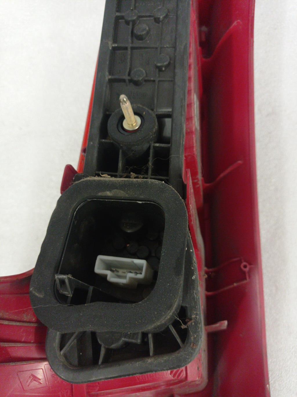 Fanale posteriore principale destro (luci) PEUGEOT 206 PHASE 1 BREAK Gasolina - 1