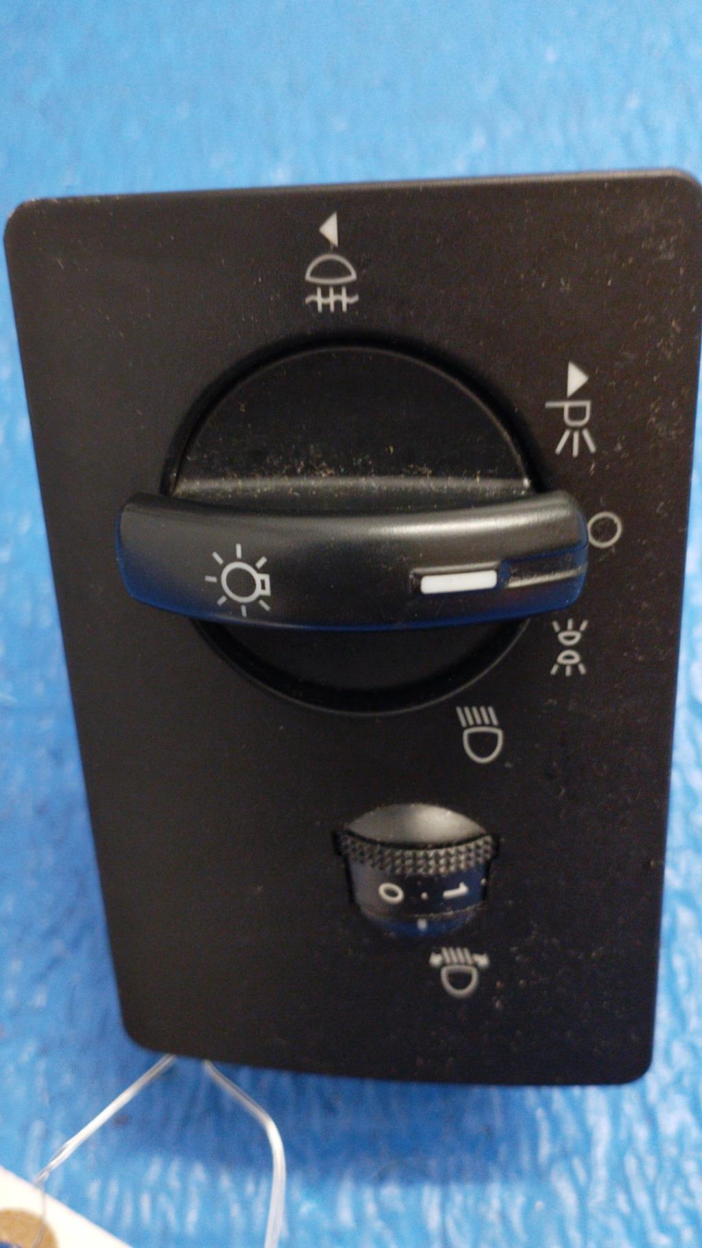 Commande de phare FORD FOCUS 2 PHASE 1 Diesel - 1