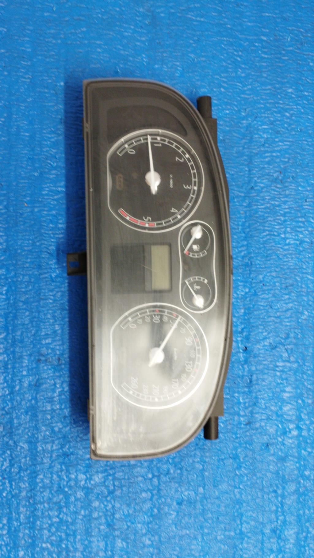 Compteur RENAULT LAGUNA 2 PHASE 2 Diesel - 1