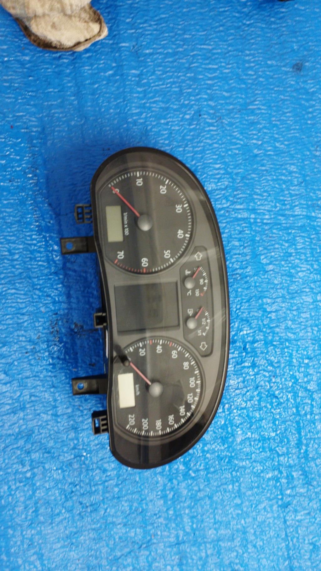 Compteur VOLKSWAGEN POLO 4 PHASE 2 Essence - 1