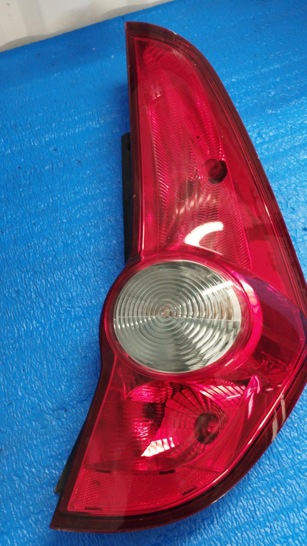 Fanale posteriore principale destro (luci) OPEL AGILA B Diésel - 1