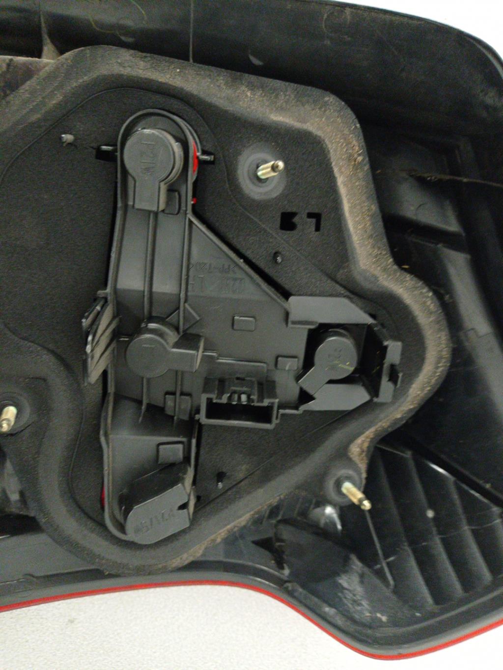 Fanale posteriore principale sinistro (luci) TOYOTA COROLLA 10 PHASE 2 Diésel - 1
