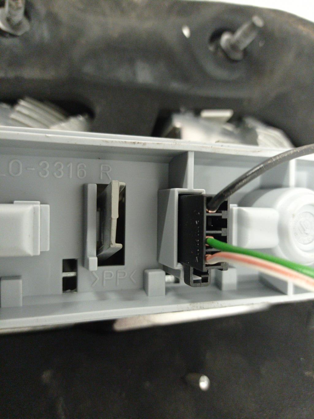 Feu arriere secondaire droit (feux) SAAB 9.5 1 PHASE 1 Essence - 1