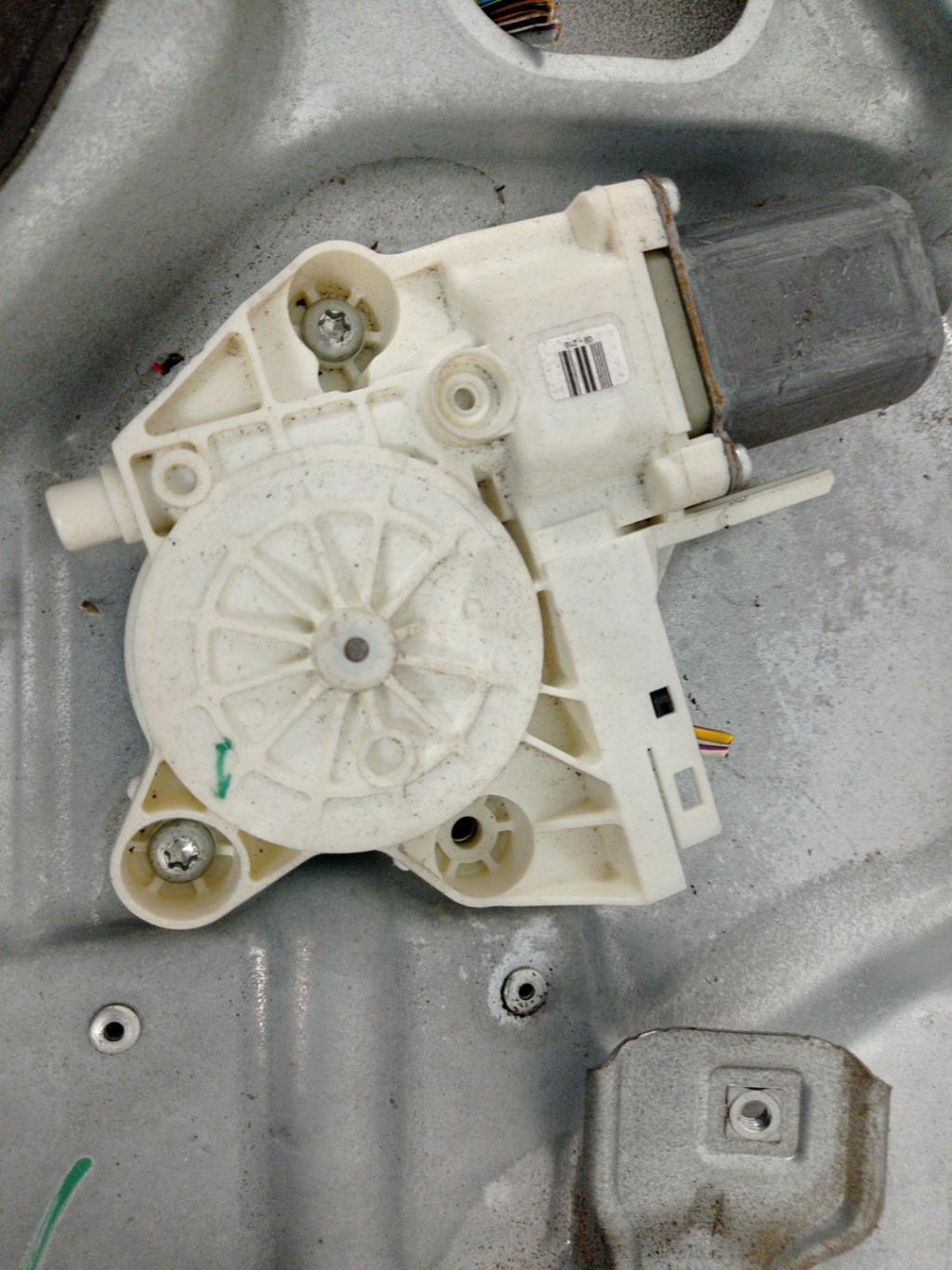 Alzacristalli elettrico anteriore destro FORD FOCUS 2 PHASE 1 BREAK Diésel - 1