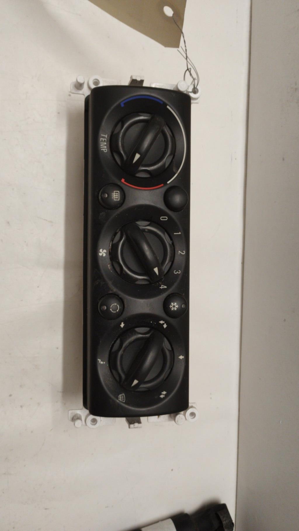 Commande chauffage MINI MINI 1 R52 CABRIOLET Essence - 1