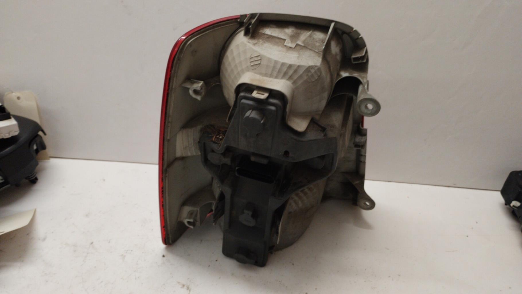 Fanale posteriore principale destro (luci) VOLKSWAGEN TOURAN 1 PHASE 1 Diésel - 1