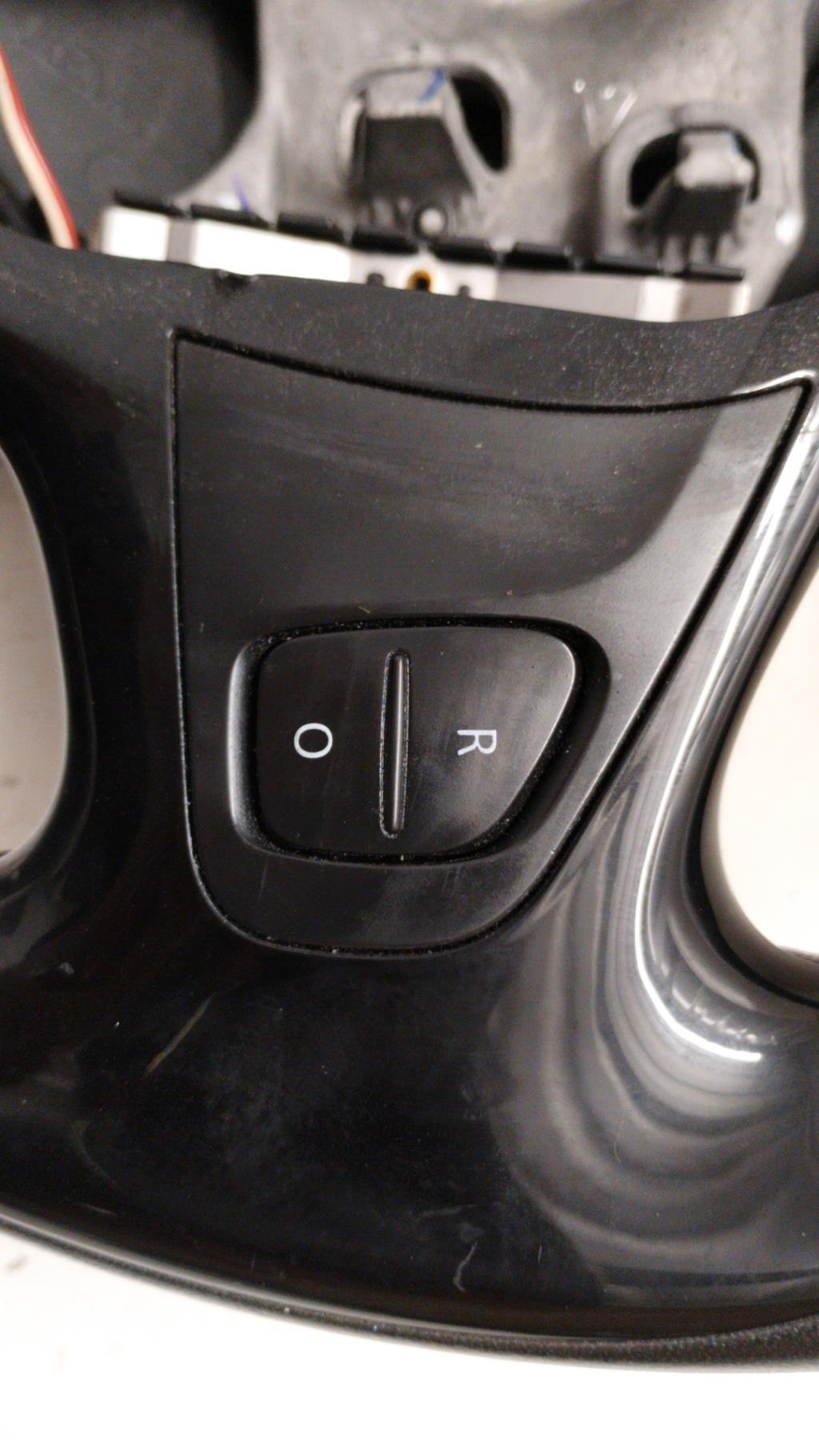 Volant RENAULT CLIO 4 PHASE 1 Essence - 1