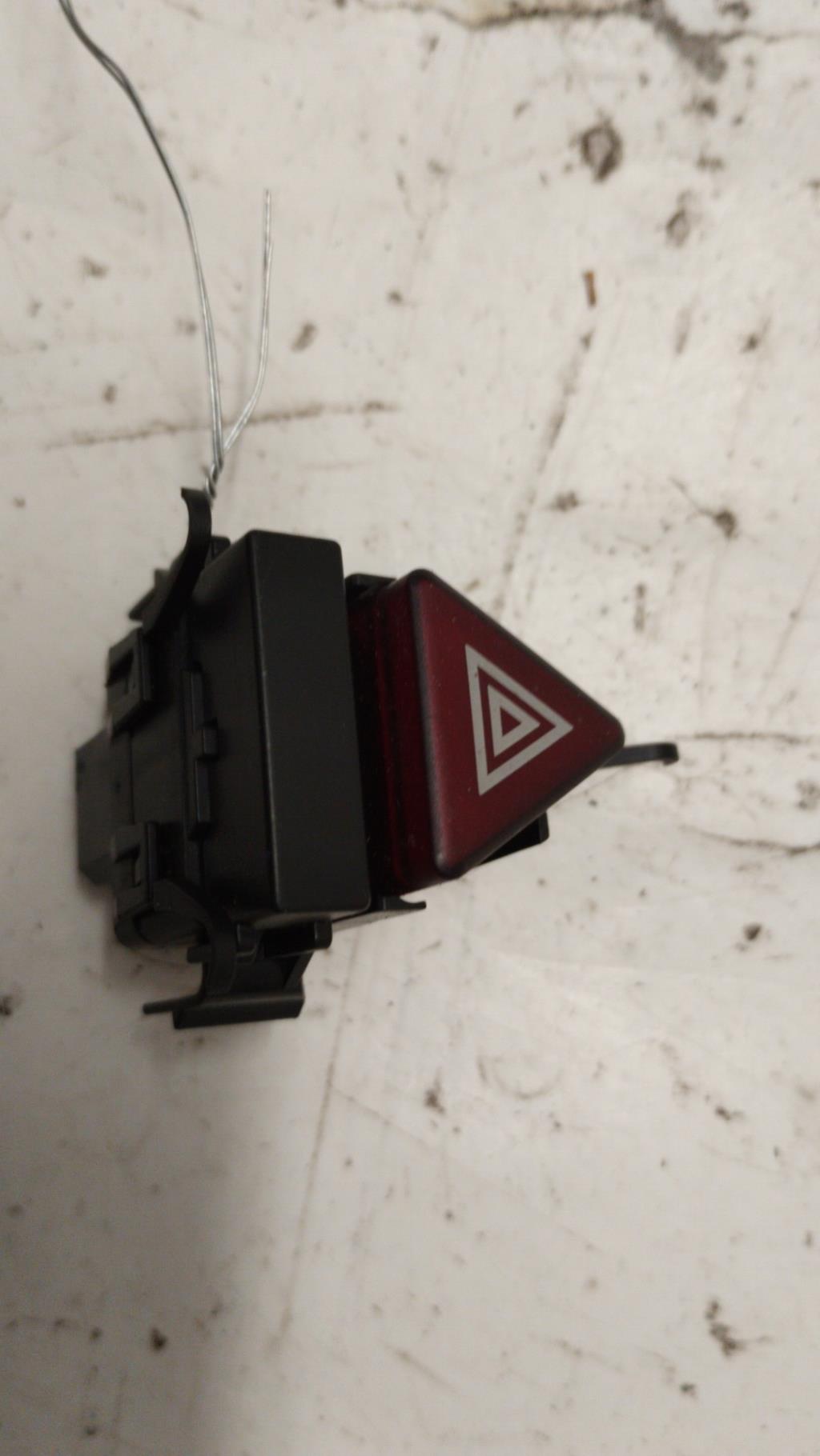 Interruttore luci emergenza MERCEDES CLASSE A 169 PHASE 1 Diésel - 1