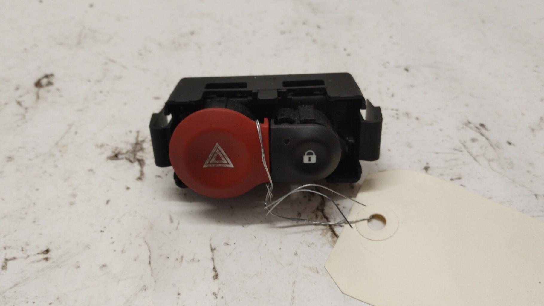 Bouton de warning RENAULT CLIO 3 PHASE 1 Diesel - 1