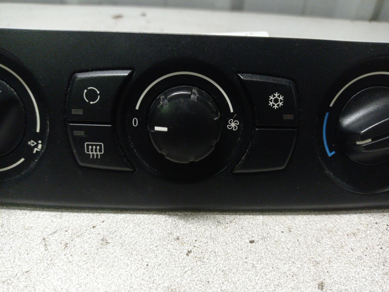 Commande chauffage BMW SERIE 1 E87 PHASE 1 Diesel - 1