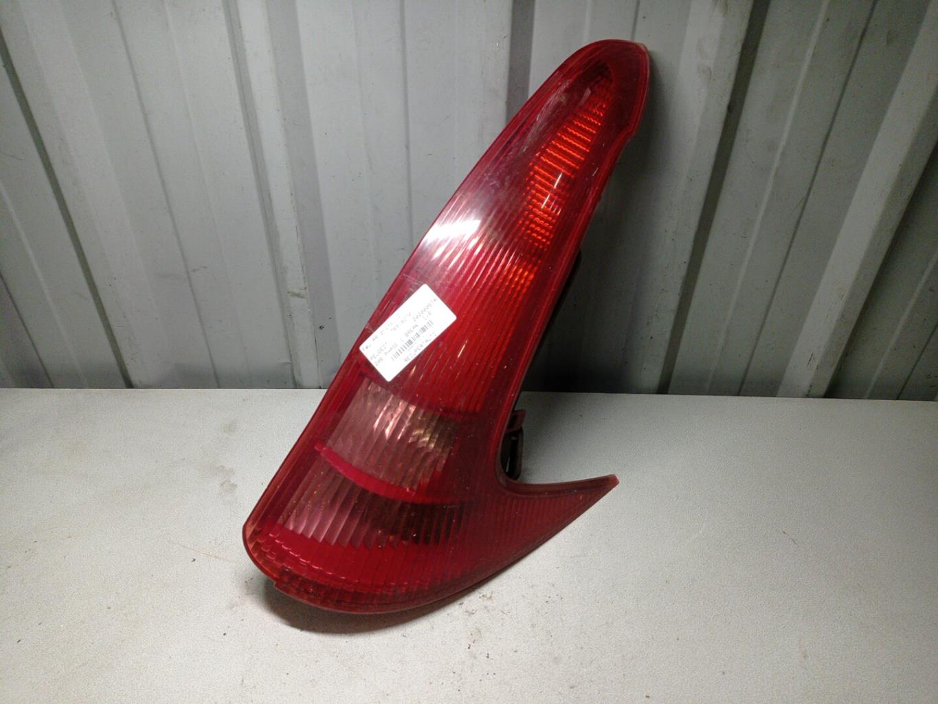 Fanale posteriore principale destro (luci) PEUGEOT 206 PHASE 1 BREAK Diésel - 1