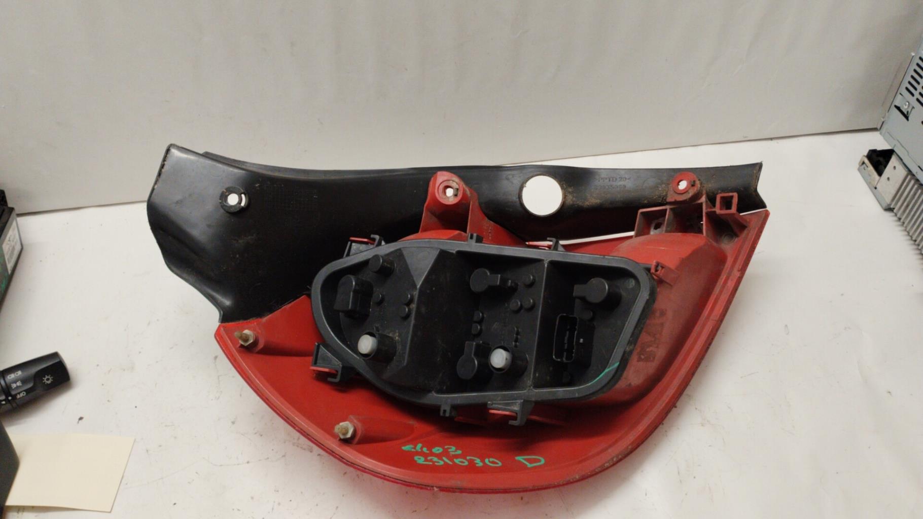 Fanale posteriore principale destro (luci) RENAULT CLIO 3 PHASE 1 Diésel - 1