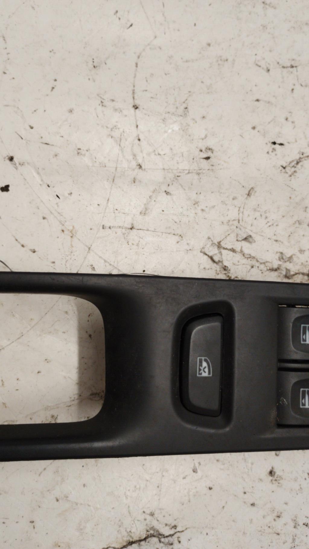 Interruttore lavacristalli anteriore sinistro RENAULT CAPTUR 1 PHASE 2 Diésel - 1