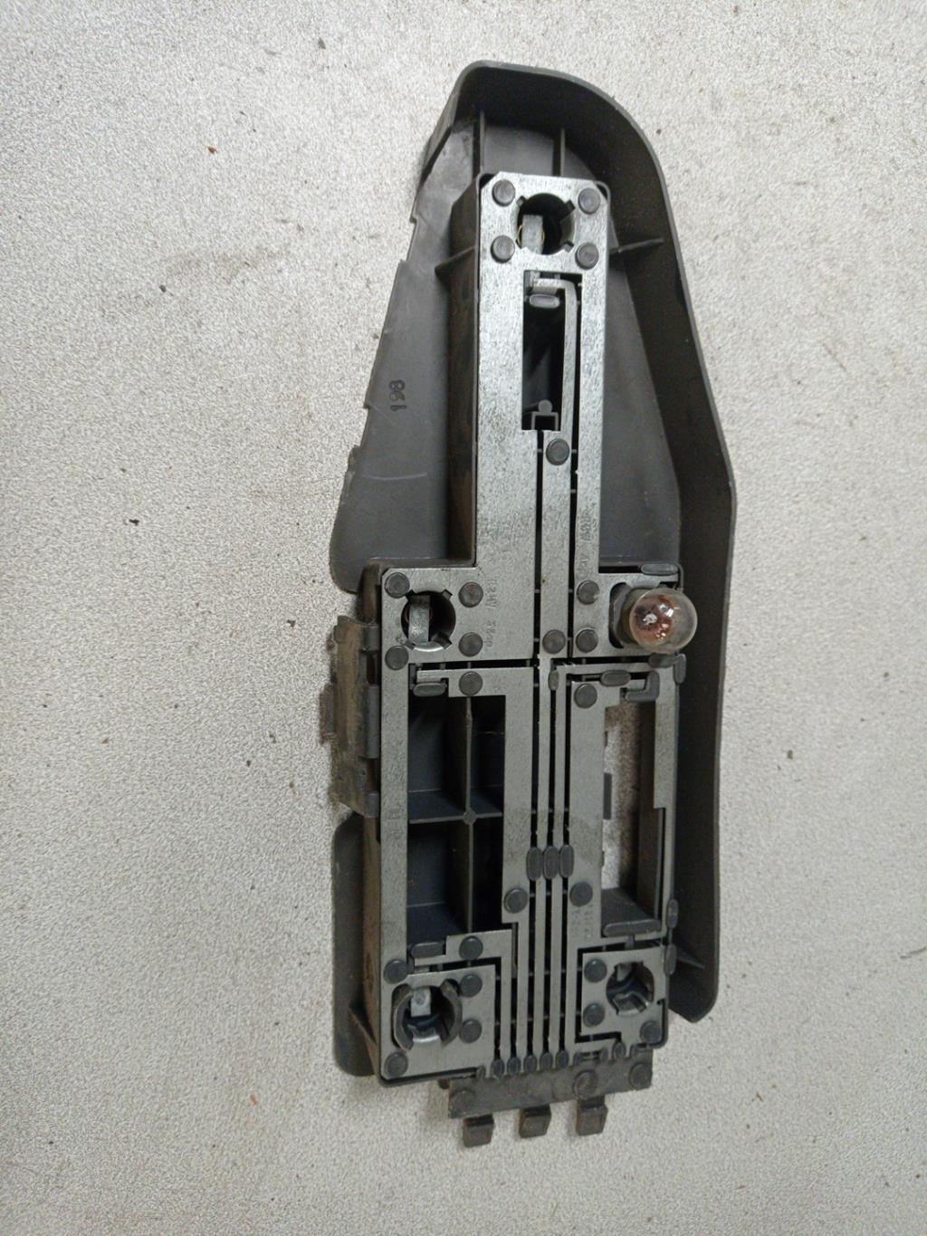 Base portalampade fanale posteriore destro PEUGEOT 405 PHASE 1 Diésel - 1