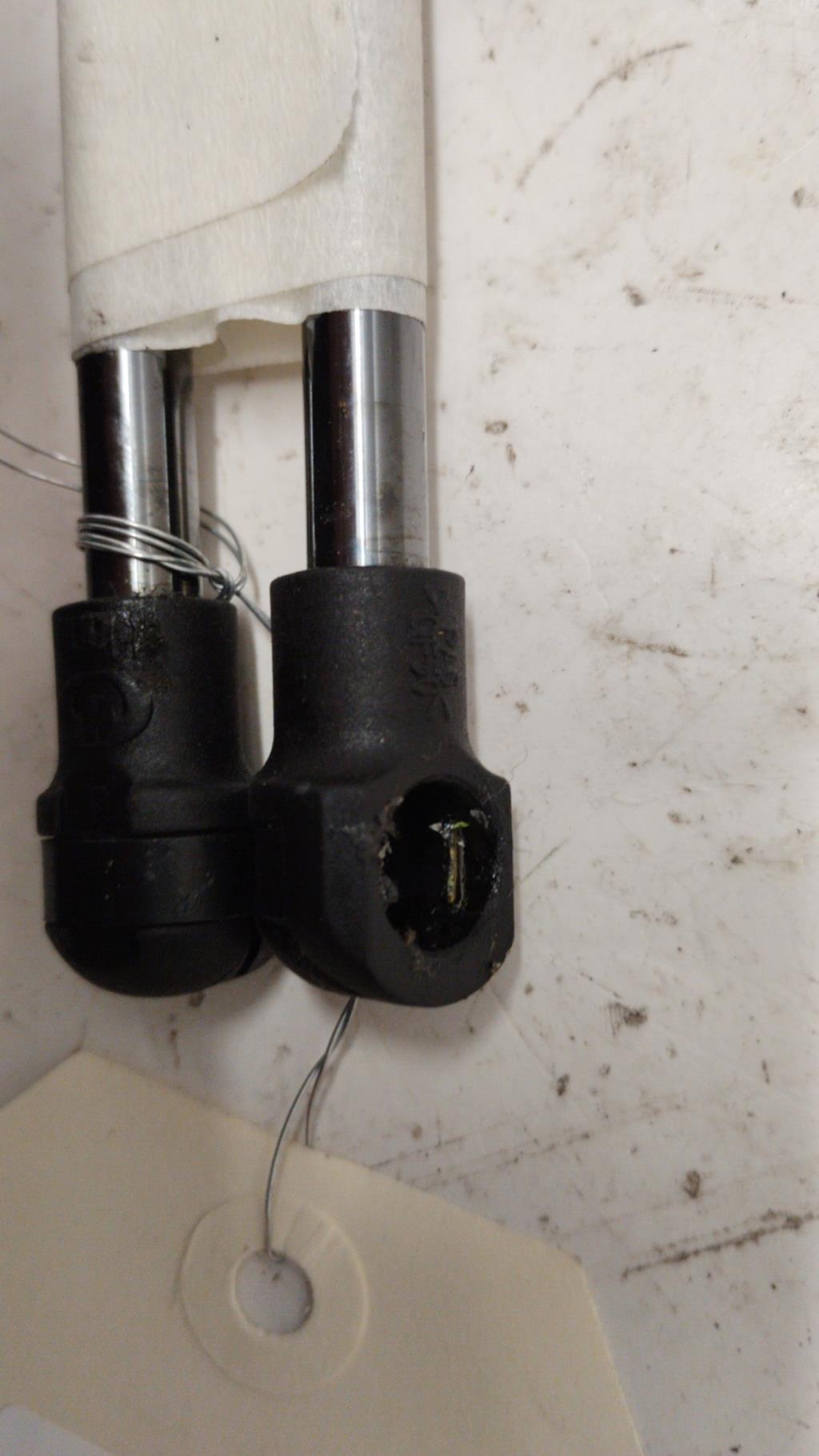 Verin de capot BMW SERIE 3 E90 PHASE 1 Diesel - 1