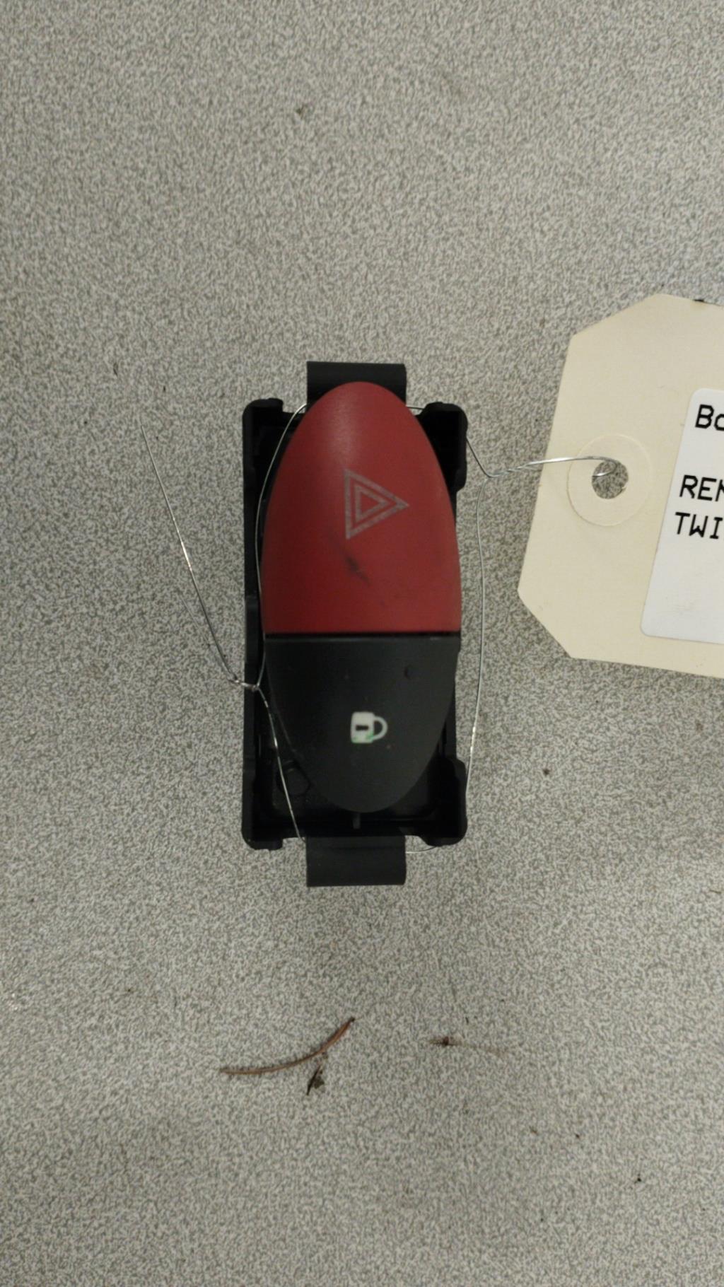 Bouton de warning RENAULT TWINGO 2 PHASE 1 Essence - 1