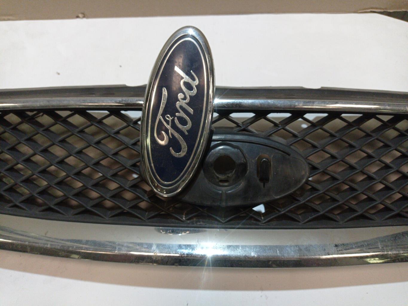 Calandre FORD FOCUS 2 PHASE 1 Essence - 1