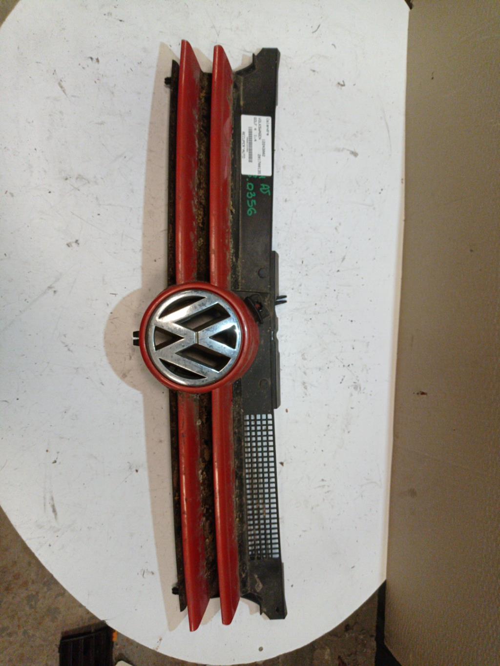 Calandre VOLKSWAGEN GOLF 4 Essence - 1