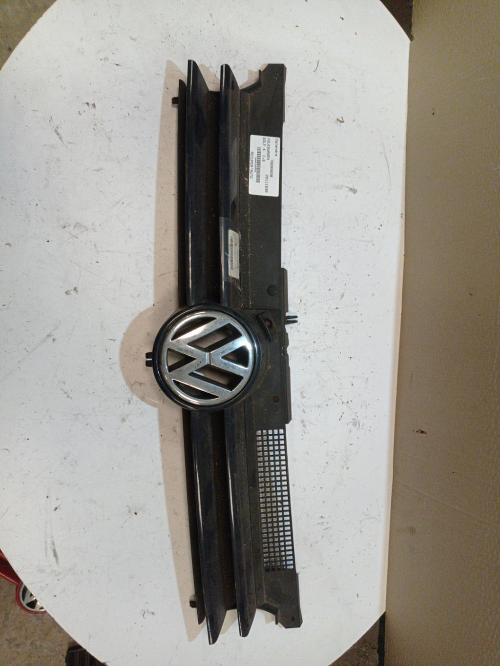 Calandre VOLKSWAGEN GOLF 4 Essence - 1