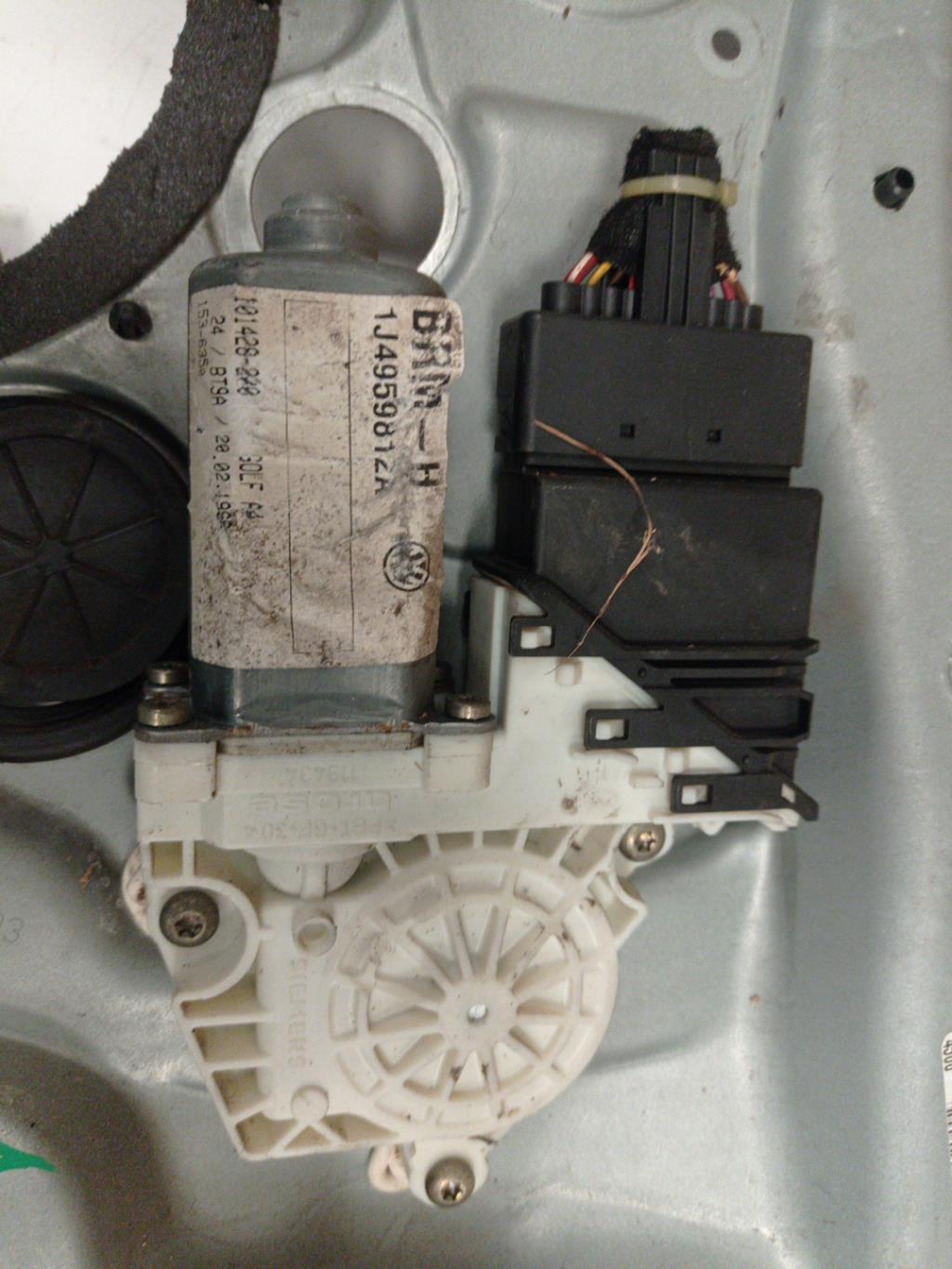 Alzacristalli elettrico posteriore destro VOLKSWAGEN GOLF 4 Diésel - 1