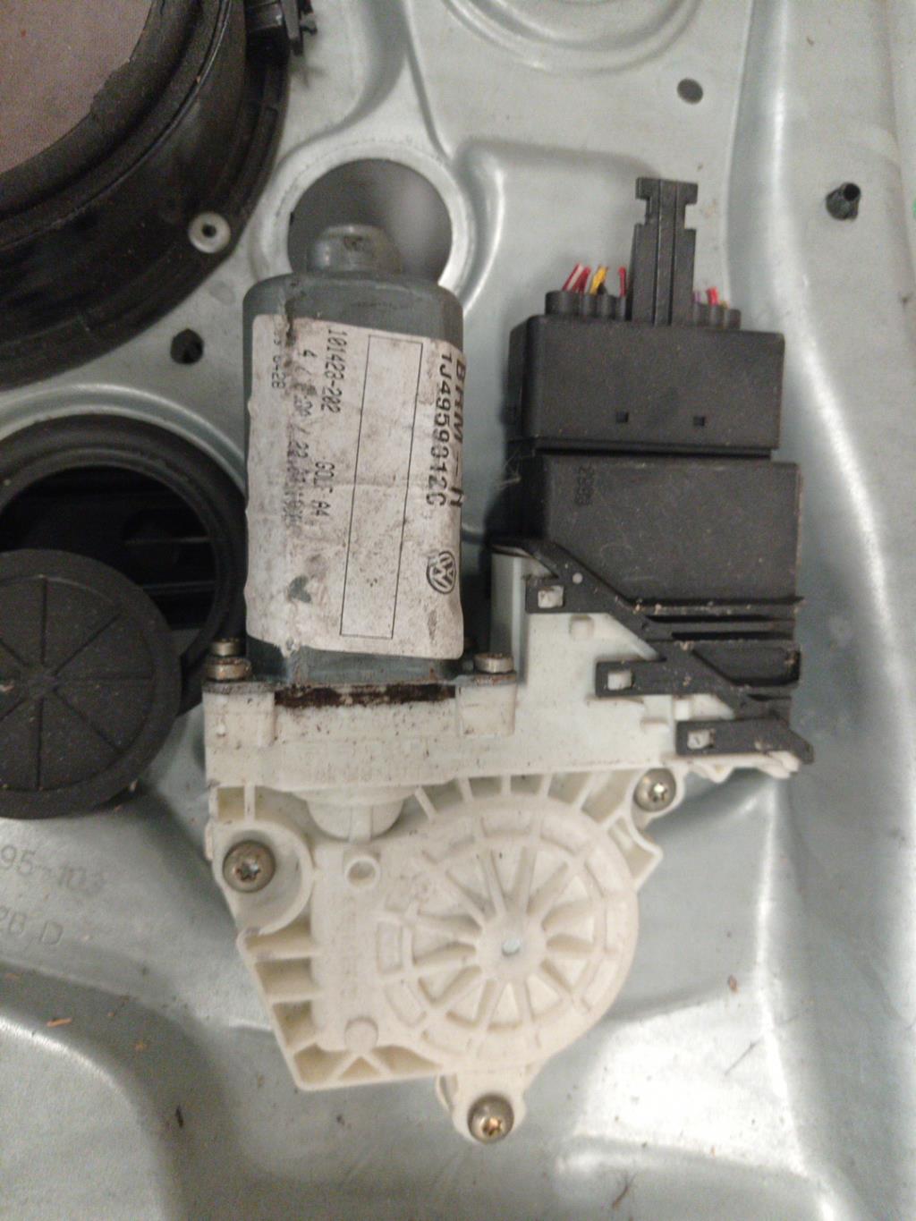 Alzacristalli elettrico posteriore destro VOLKSWAGEN GOLF 4 Diésel - 1