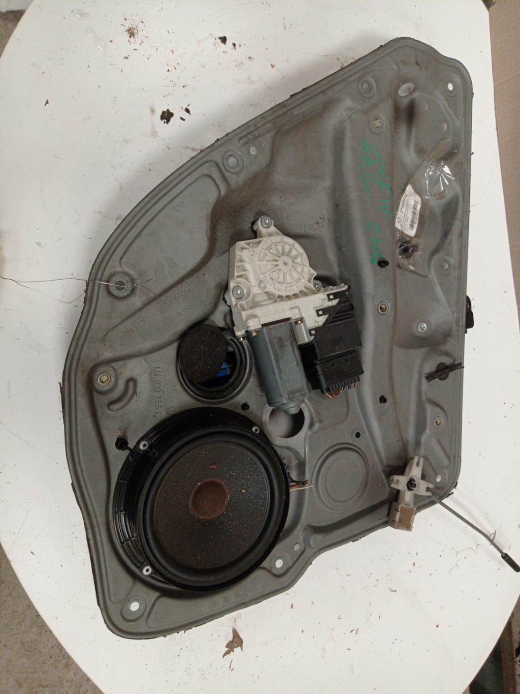 Alzacristalli elettrico posteriore sinistro VOLKSWAGEN GOLF 4 Diésel - 1