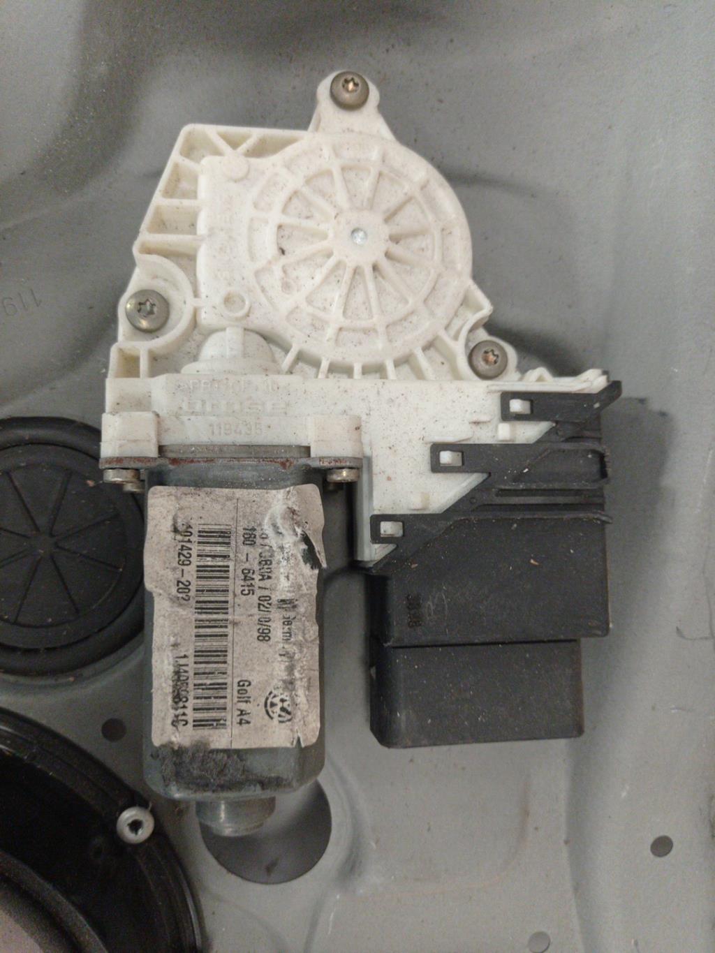 Alzacristalli elettrico posteriore sinistro VOLKSWAGEN GOLF 4 Gasolina - 1