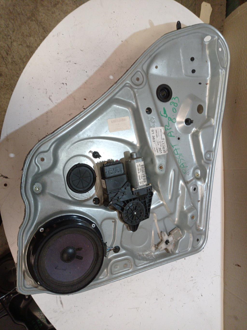 Alzacristalli elettrico posteriore sinistro VOLKSWAGEN PASSAT 4 PHASE 2 BREAK Diésel - 1