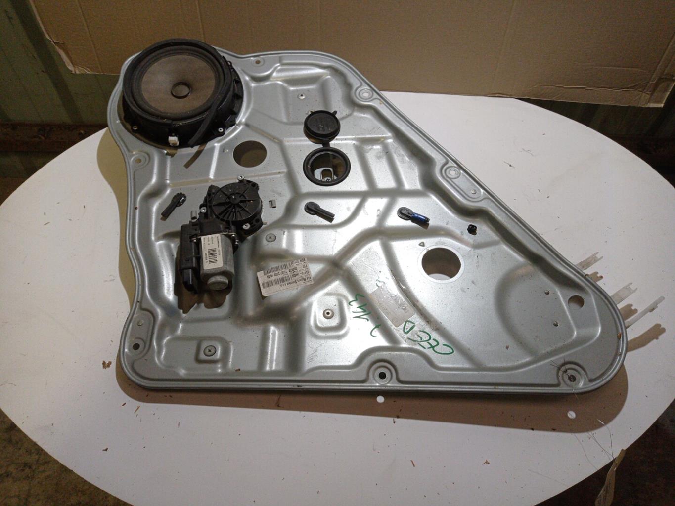 Alzacristalli elettrico posteriore sinistro KIA CEE-D 1 SPORT WAGON PHASE 1 BREAK Diésel - 1