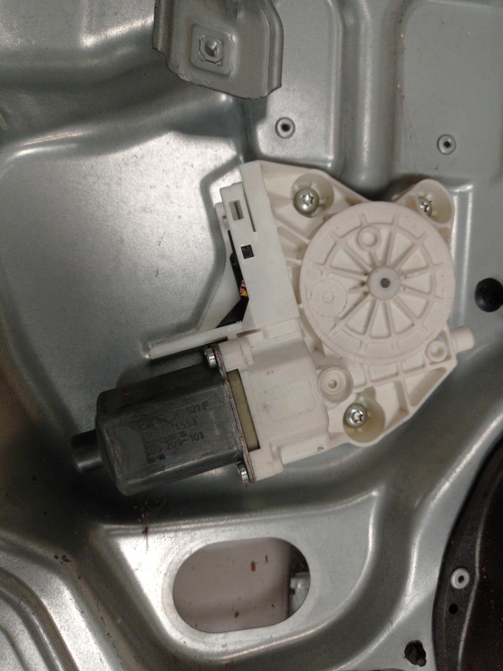 Alzacristalli elettrico anteriore destro FORD FOCUS 2 PHASE 1 Diésel - 1