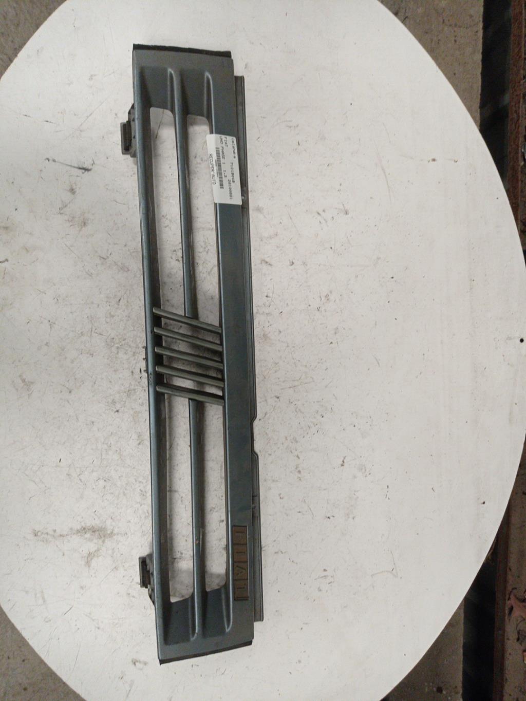 Calandre FIAT UNO PHASE 1 Essence - 1