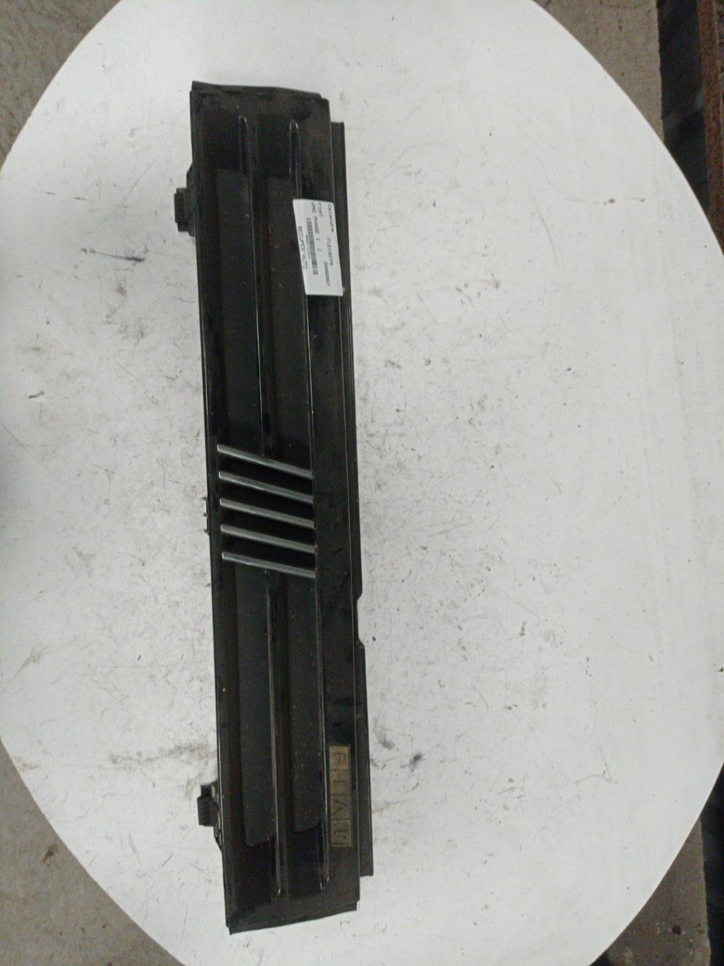 Calandre FIAT UNO PHASE 1 Essence - 1