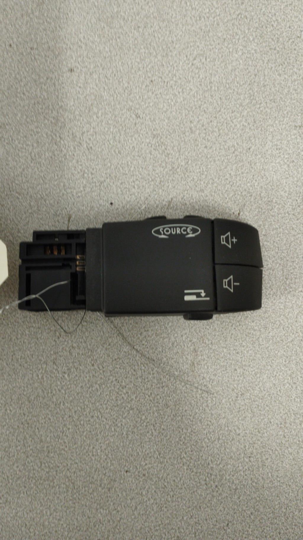 Commande autoradio RENAULT LAGUNA 2 PHASE 2 Essence - 1