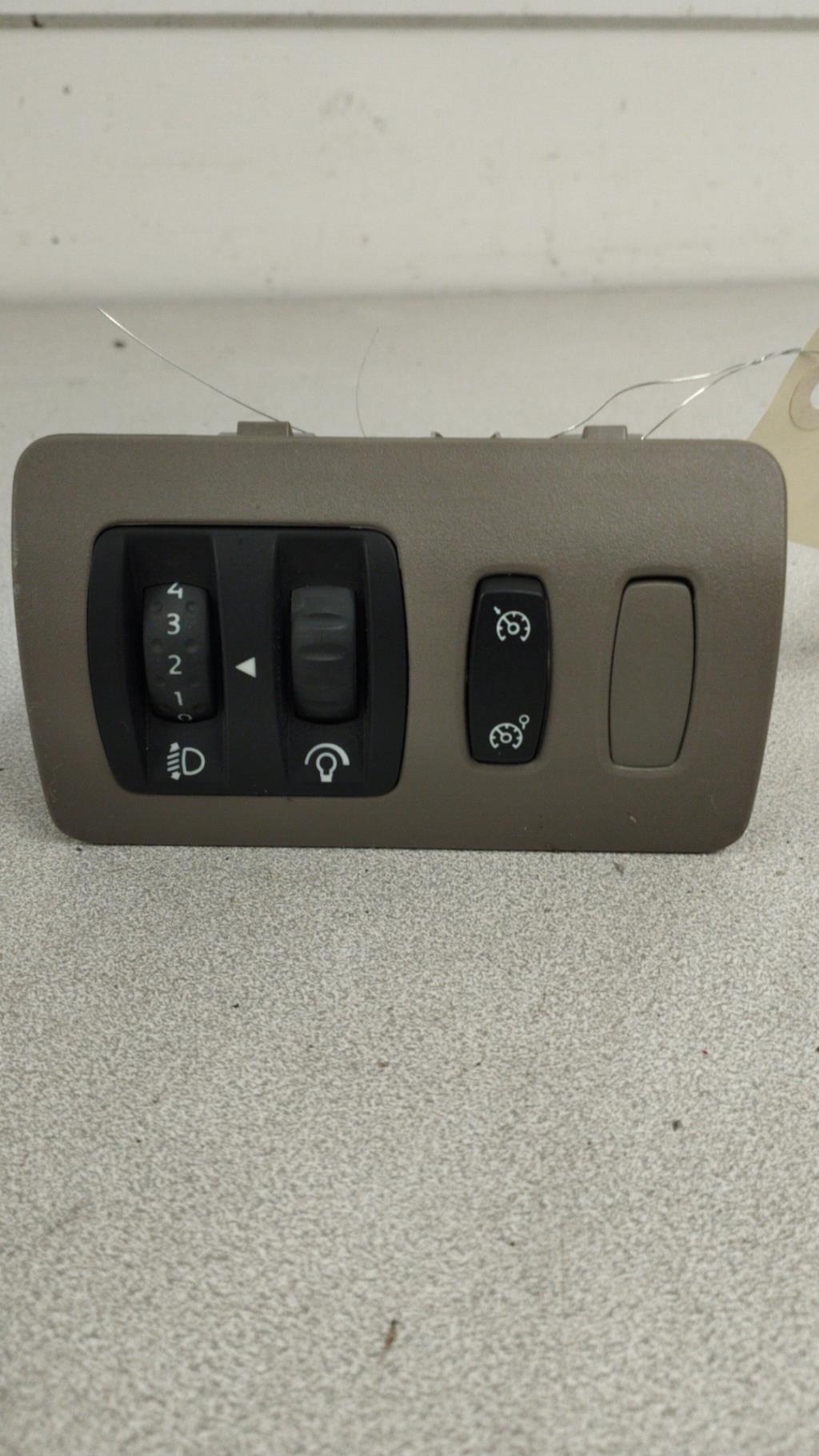 Commande de reglage hauteur de phare RENAULT CLIO 3 PHASE 1 Diesel - 1