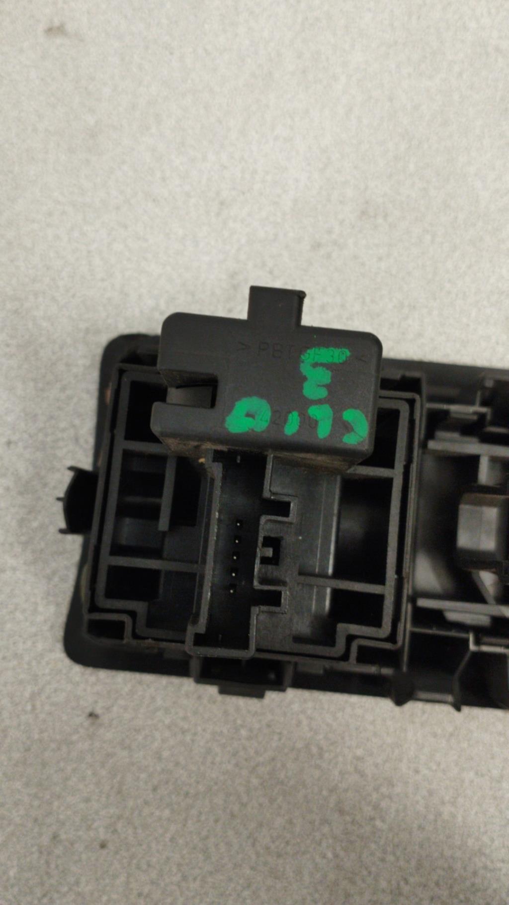 Commande de reglage hauteur de phare RENAULT CLIO 3 PHASE 1 Diesel - 1