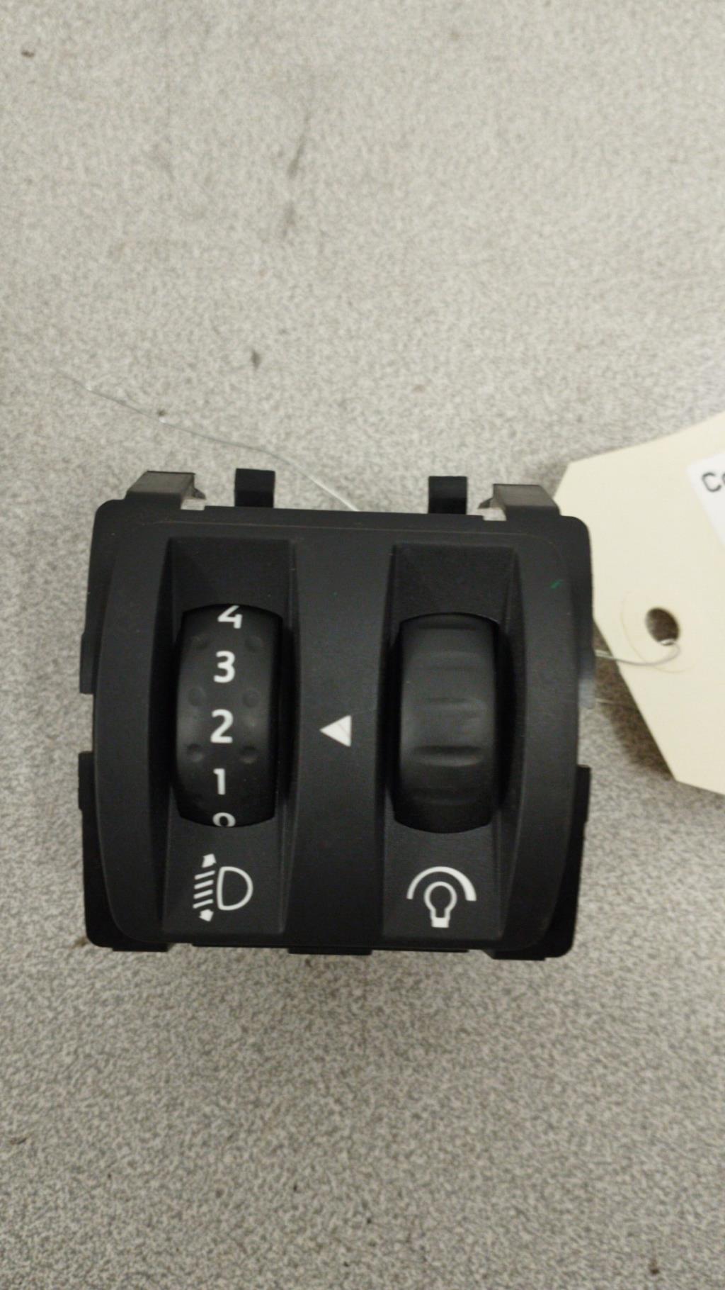 Commande de reglage hauteur de phare RENAULT TWINGO 2 PHASE 2 Essence - 1