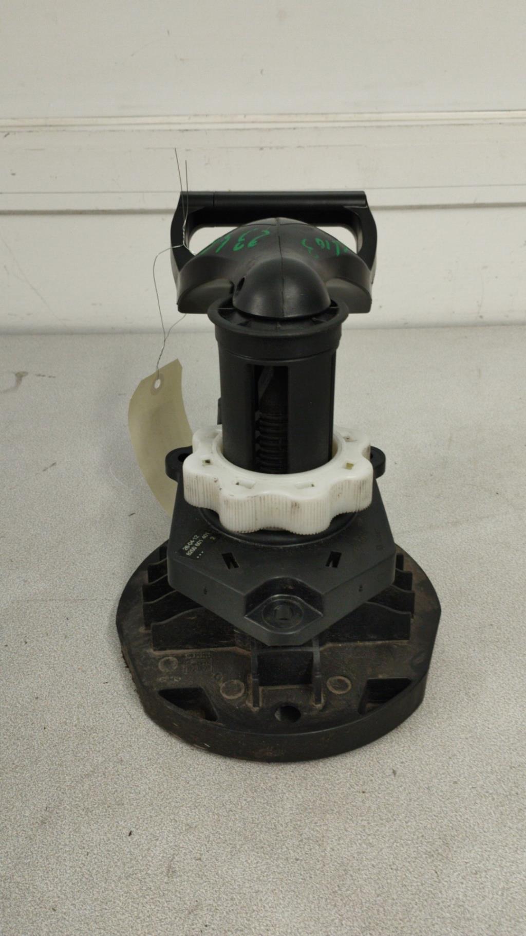 Treuil de roue de secours RENAULT CLIO 3 PHASE 2 BREAK Diesel - 1